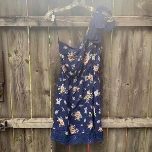One shoulder floral dress sz. M